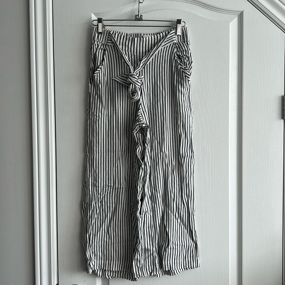 Wilfred lightweight summer wide leg pant. Inseam 22inches